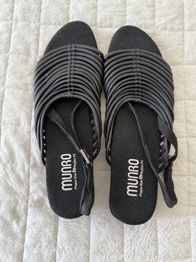 Munro Black Strappy Sandals | Comfort Designer | Size 6.5W